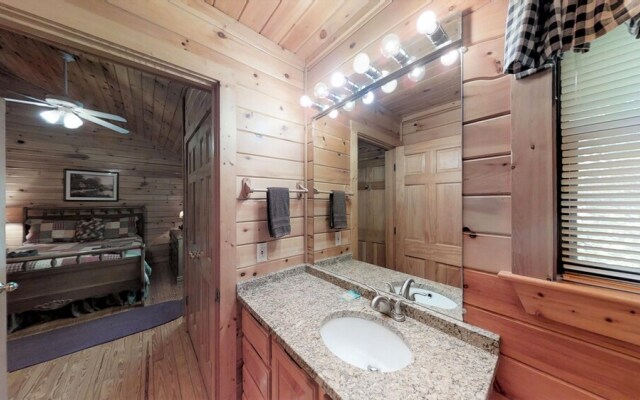 Bearly Visible - 2 Br Cabin