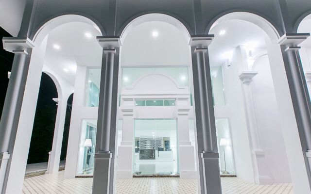 B2 Hua Hin Premier Hotel