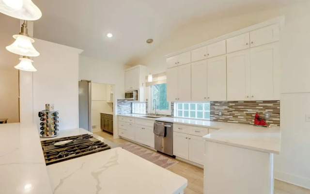 Holland Home: Walk to the Beach!