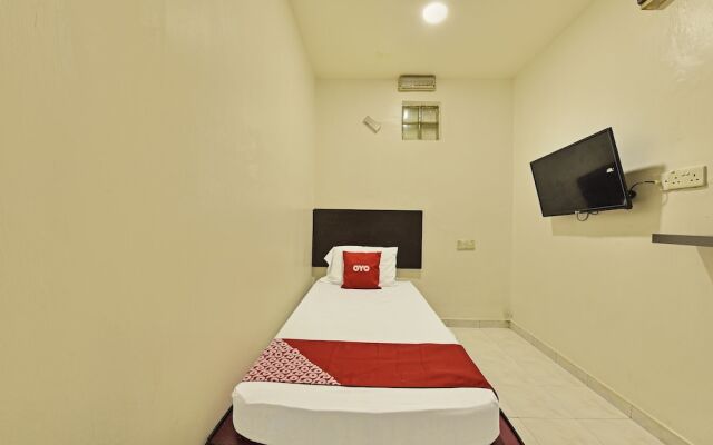OYO 90806 Rumah Tumpangan Laut Selatan