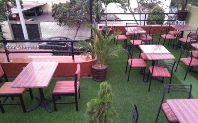 Hostal Alpes Lima