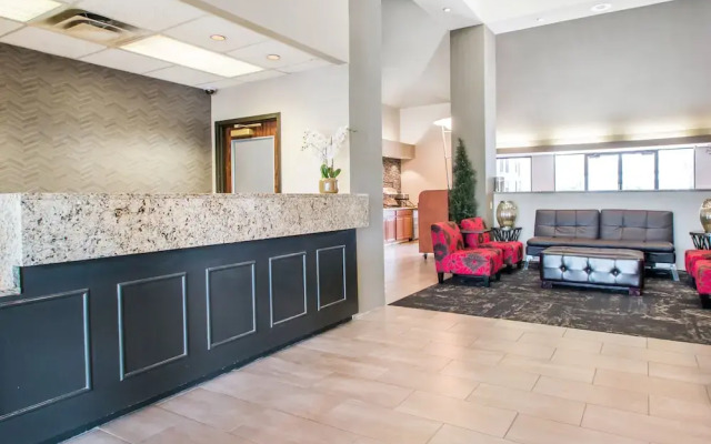 Clarion Inn & Suites US 65 & Battlefield Road