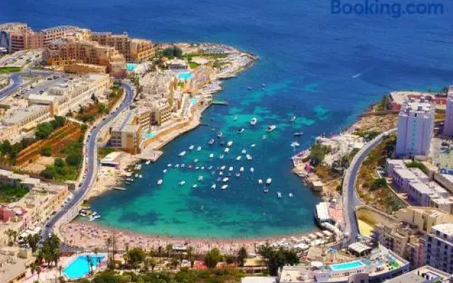 Seaside Bliss 3BR Holiday Apartment Sliema
