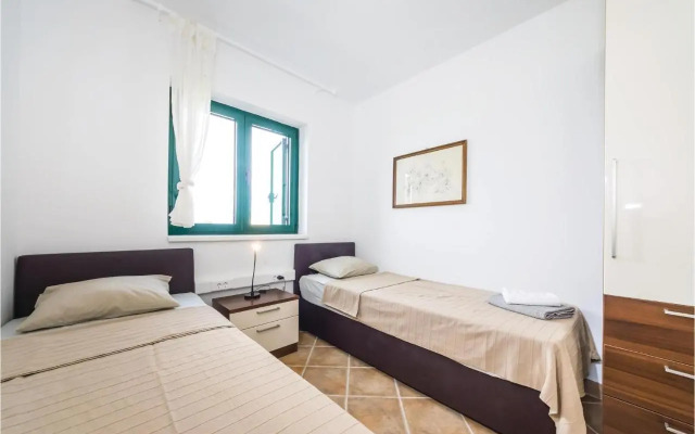 Three-Bedroom Apartment in Privlaka