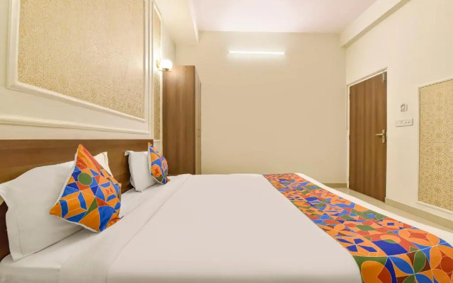 OYO 9571 Hotel Aditya Residency