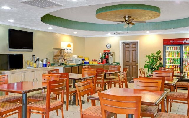 Days Inn Charlotte North-Speedway-UNCC-Research Pa