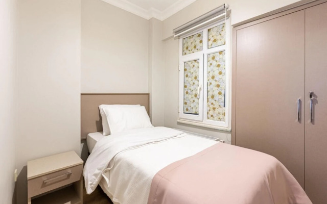 Lovely Central Flat Near Metro Station in Sisli