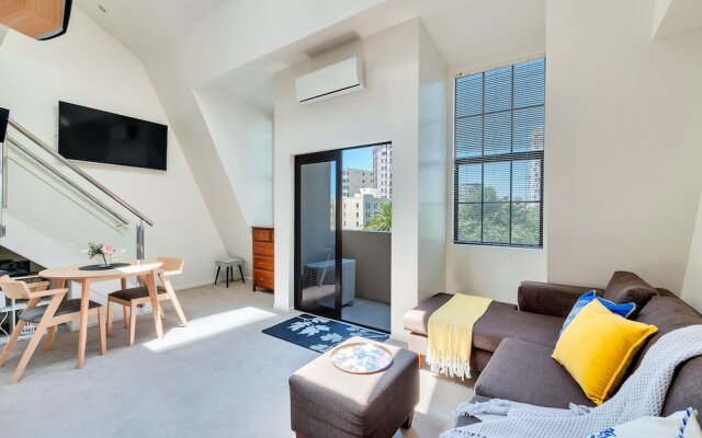 Central 3 bed, loft apartment in the CBD w Parking