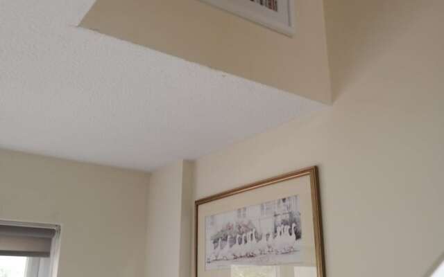London's Calling U! A Lovely 2 Bedhome Sleeps 1-5!
