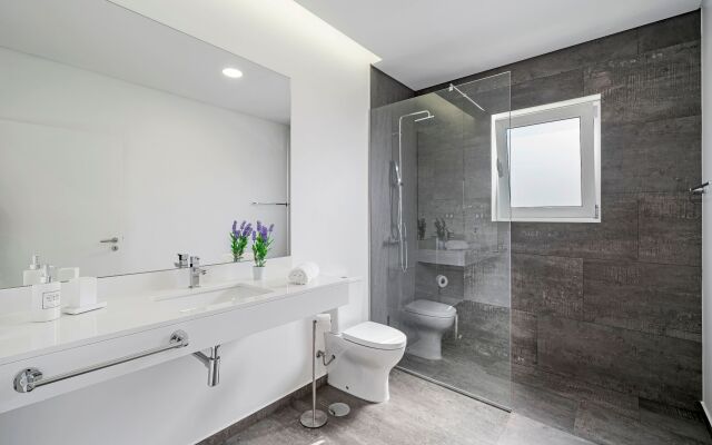 Beautiful Modern Villa in Calheta – CalhetaScape