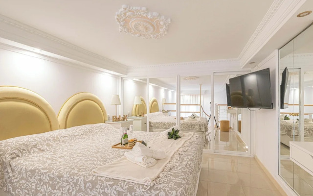 Gray Dalbion Puerto Banus