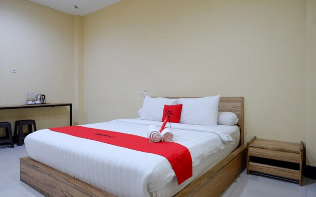 RedDoorz @ G Hotel Luwuk