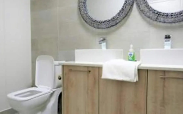 Waters Edge 615 by CTHA