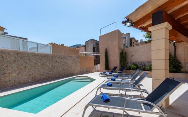 House - 4 Bedrooms with Pool and WiFi - 107923