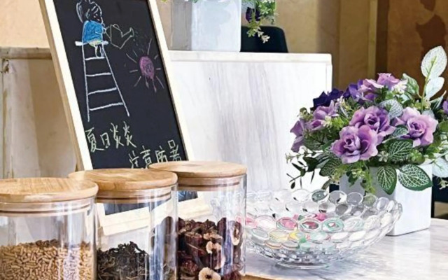 Yester Hotel (Yuxi Taobao Street Wanda Plaza)