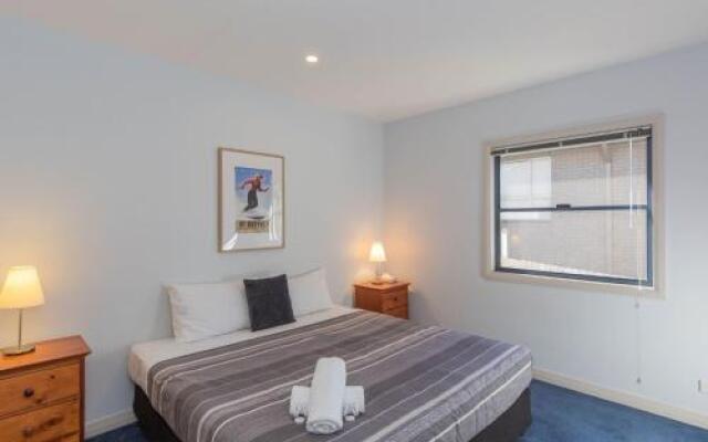 Banjos Way 2/23 Banjo Patterson Crescent