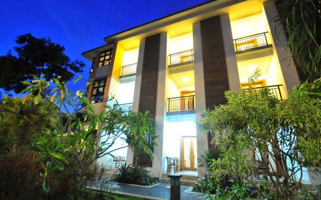 Sandat Hotel Legian