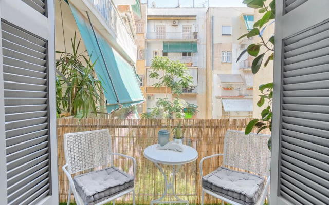 Head for Acropolis a Romantic Hideaway