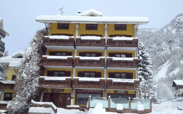ALBERGO ALPENROSE Ski&Bike Mountain Hotel