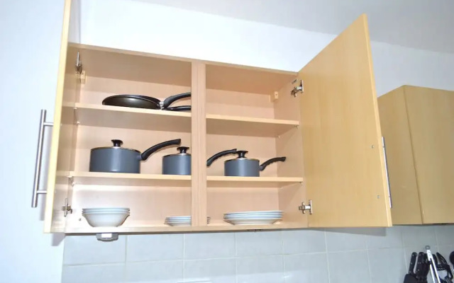 Beautiful Two-bed Apartment With Driveway Parking