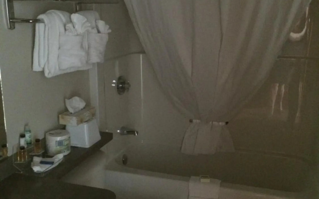 Foxwood Inn & Suites