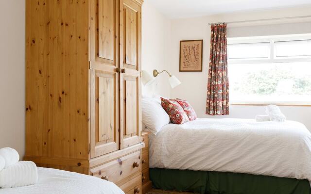 Sunny Seafront Chalet - Sleeps 6