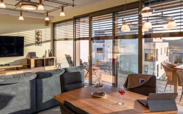 Mosel Sky Lounge With Loggia & Panoramic View