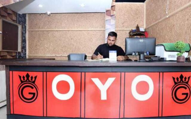 Oyo 92531 Hotel Golden Crown