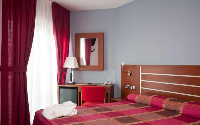 Hotel La Familia Gallo Rojo