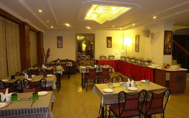 Hotel Crest Inn