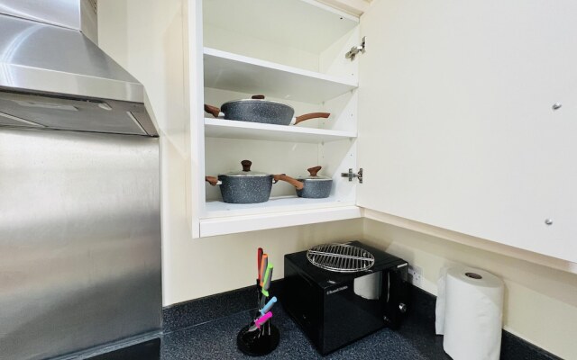 1-bed Apartment in Ealing, 3 Mins From Station