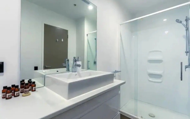 2 BR APT w/ Private Balcony + Netflix near Spark!