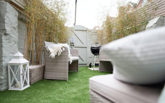 Lovely 7-bed House in Bournemouth