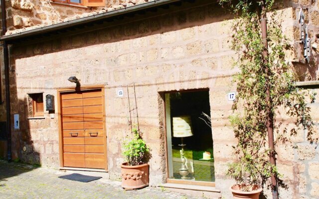 House With 4 Bedrooms in Barbarano Romano, With Enclosed Garden and Wi
