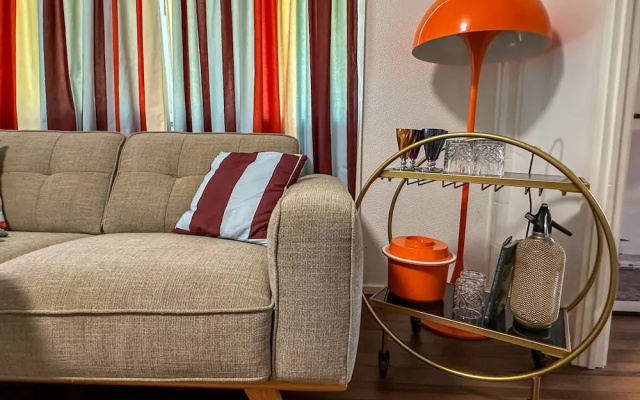 The Tides - 70s Seaside Bungalow – Guest Rooms – Port Douglas