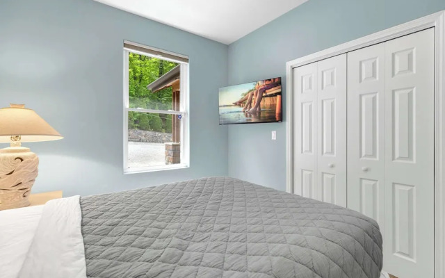 Trails End Hideaway Waterfront