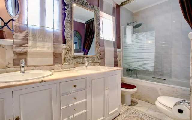 Romantic Puerto Banus Villa, Sea Mountain Views