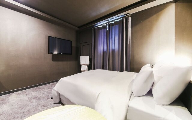 Moon Hotel