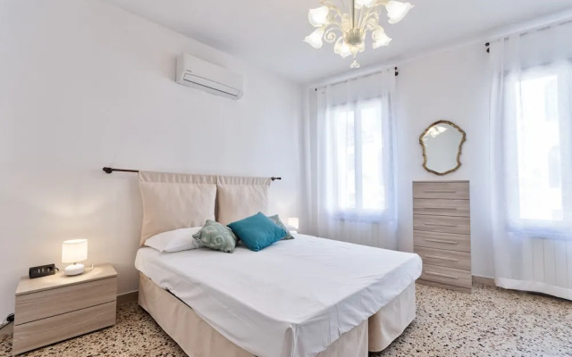 Tolentini Canal View Apartment