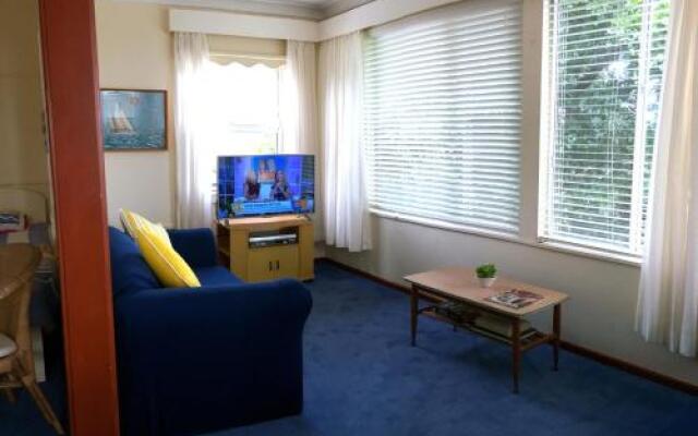 Lorikeet Retreat, 11 Hodgson Street