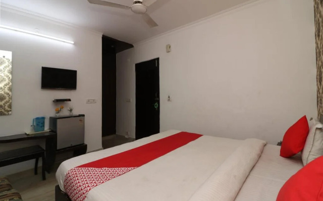 Hotel The Taj by OYO Rooms