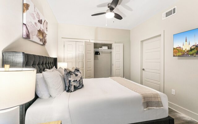 Spacious 4BR Condo Near French Quarter