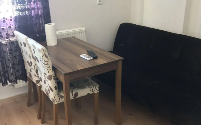 Zoviya Hill White Apart