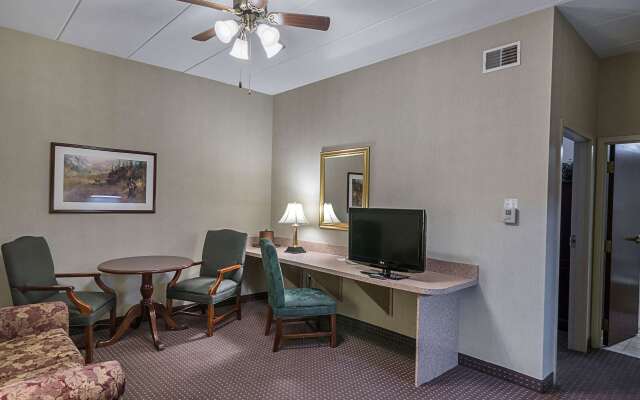 Quality Inn & Suites Skyways