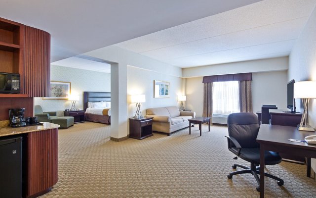 Holiday Inn Express Hotel & Suites Ottawa Airport, an IHG Hotel