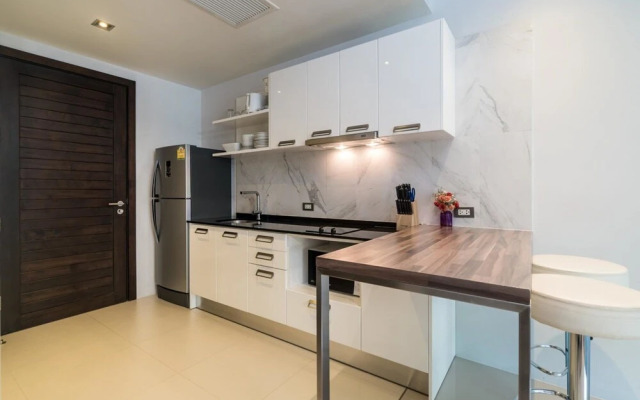 Et420 - Pool View Patong Studio With Pool and Shuttle to Beach