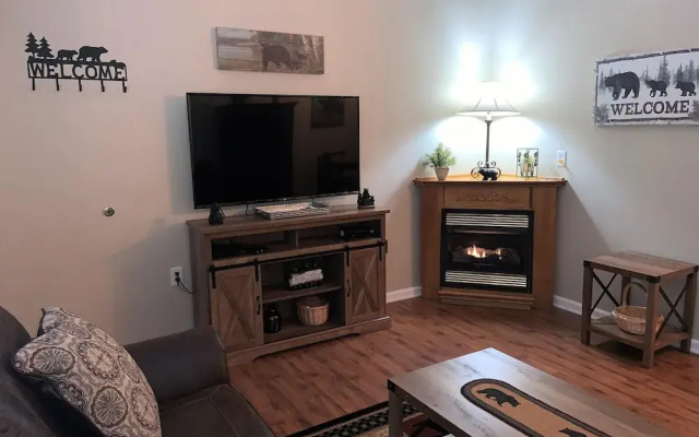 201 Colonial Crest Pigeon Forge Retreat
