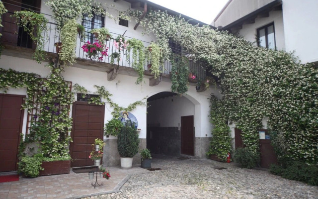 Four-room Apartment 15 Minutes From the Center of Milan