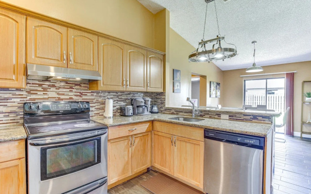 Near Beaches: Pet-friendly Sunrise Escape w/ Patio