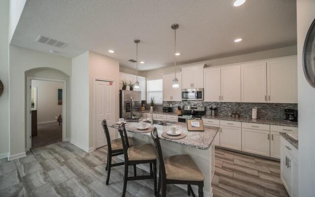 Modern Star Wars Vacation Home CG1593